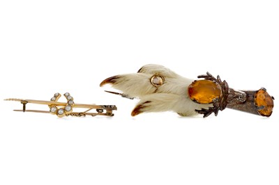 Lot 1500 - A GROUP OF GOLD AND OTHER BROOCHES