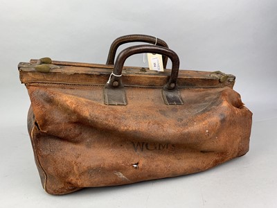 Lot 354 - A LEATHER GLADSTONE BAG