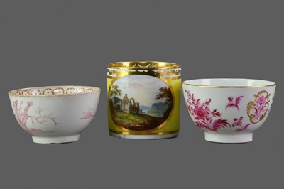 Lot 189 - AN EARLY 19TH CENTURY DERBY COFFEE CAN, ALONG WITH TWO TEA BOWLS