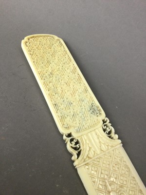 Lot 191 - AN LATE 19TH CENTURY CHINESE IVORY PAGE TURNER