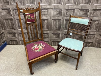 Lot 489 - AN EARLY 20TH CENTURY GOSSIP CHAIR AND A ROSEWOOD CHAIR