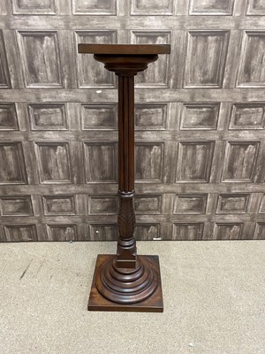 Lot 491 - A MAHOGANY TORCHERE