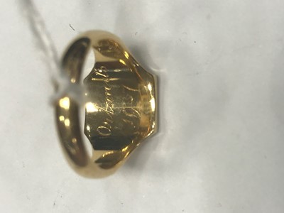 Lot 510 - A 'BROWN' FAMILY CREST RING
