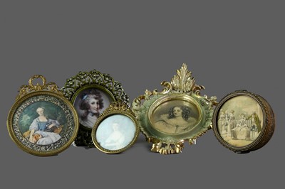 Lot 153 - A COLLECTION OF FOUR VICTORIAN AND LATER PICTURE FRAMES, ALONG WITH A TRINKET BOX