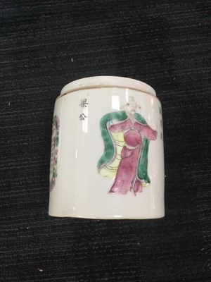 Lot 927 - A FAMILLE ROSE POT AND COVER
