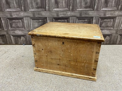 Lot 453 - A VICTORIAN PINE SLIPPER BOX