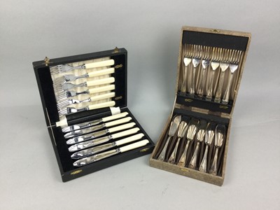 Lot 530 - A PLATED SUITE OF TABLE APPOINTMENTS AND OTHER CASED AND LOOSE CUTLERY