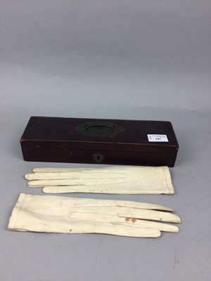 Lot 245 - A PAIR OF LEATHER GLOVES, IN CASE