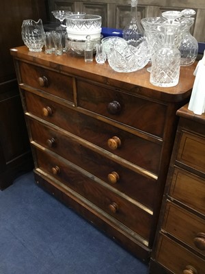 Lot 524 - A VICTORIAN MAHOGANY DRESSING CHEST