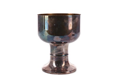 Lot 523 - A CONTINENTAL SILVER AND PARCEL GILT GOBLET