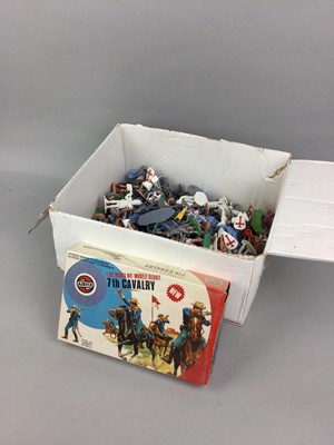 Lot 572 - A LOT OF AIRFIX AND OTHER TOY FIGURES