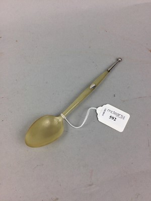 Lot 592 - A SCOTTISH HORN AND SILVER MOUNTED SPOON