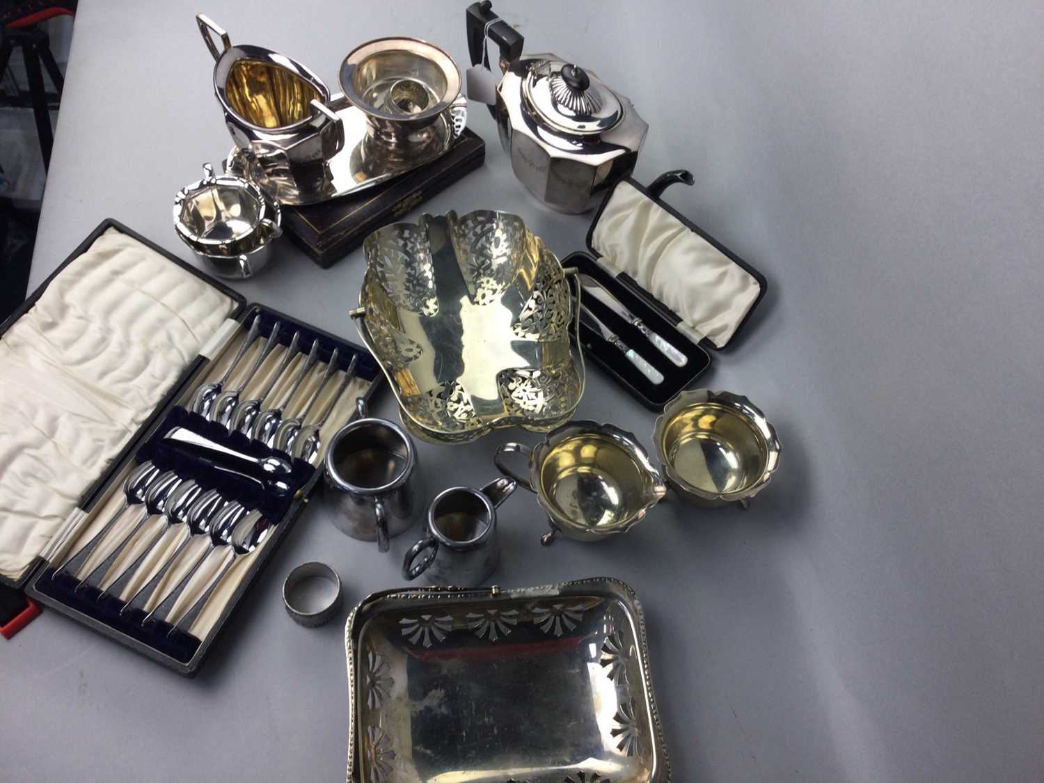 Lot 190 - A LOT OF SILVER PLATED WARES