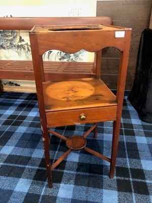 Lot 676 - A VICTORIAN MAHOGANY WASHSTAND