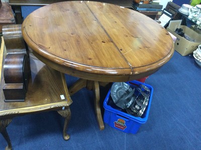 Lot 231 - A PINE CIRCULAR DINING TABLE