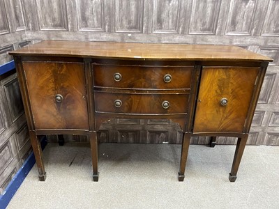 Lot 472 - A REPRODUCTION MAHOGANY SIDEBOARD