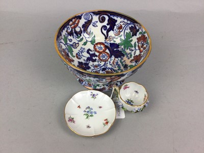 Lot 557 - A 19TH CENTURY MEISSEN CUP AND SAUCER AND AN AMHERST BOWL