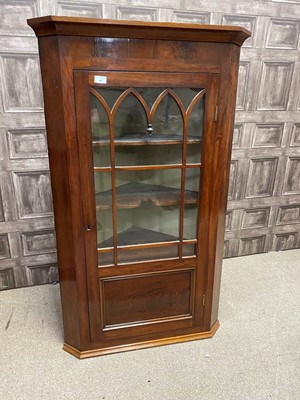 Lot 482 - A MAHOGANY CORNER BOOKCASE/CABINET