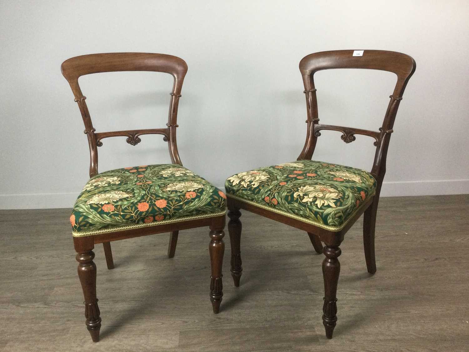 Lot 1686 - A SET OF EIGHT VICTORIAN MAHOGANY DINING CHAIRS