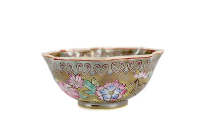 Lot 981 - AN EARLY 20TH CENTURY CHINESE BOWL