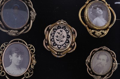 Lot 1479 - FIVE YELLOW METAL NINETEENTH CENTURY BROOCHES