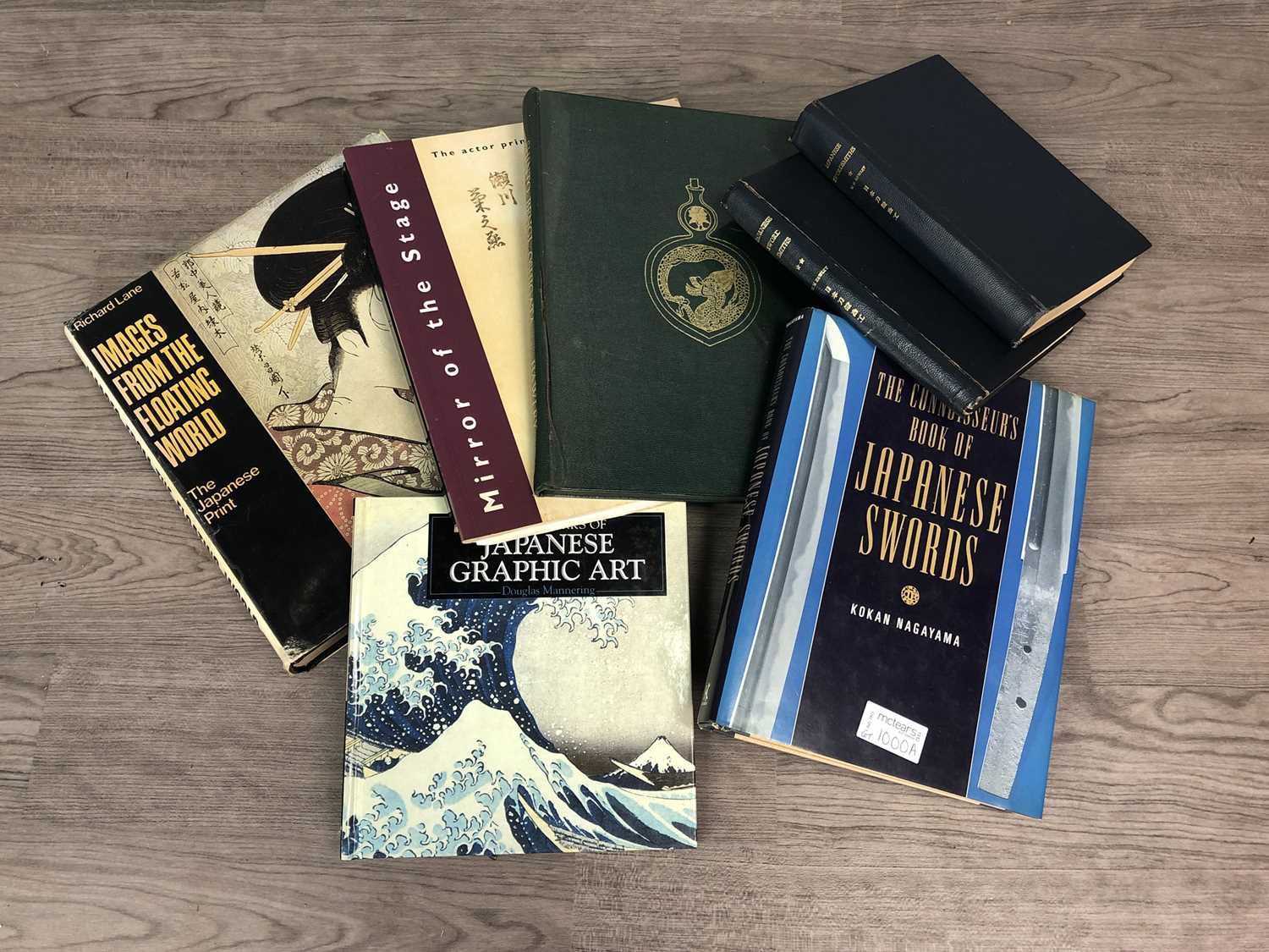 Lot 1000 - A COLLECTION OF REFERENCE BOOKS ON JAPANESE ART, WEAPONRY AND HISTORY