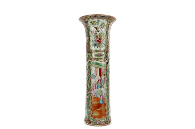 Lot 944 - A LATE 19TH CENTURY CHINESE CANTON FAMILLE ROSE CYLINDRICAL VASE