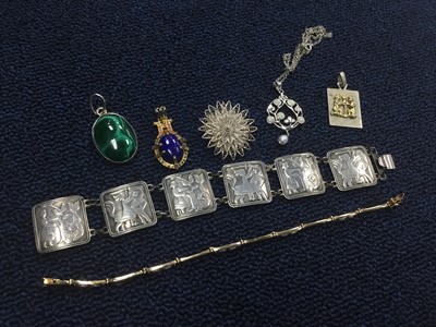 Lot 749 - A COLLECTION OF SILVER AND COSTUME JEWELLERY