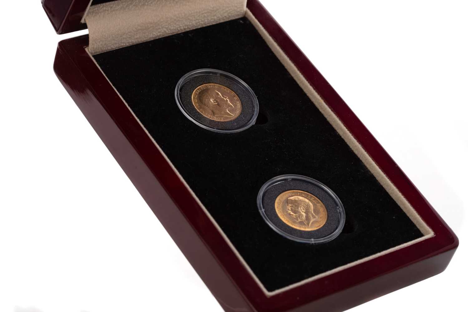 Lot 18 - TWO  GOLD SOVEREIGN COIN SET
