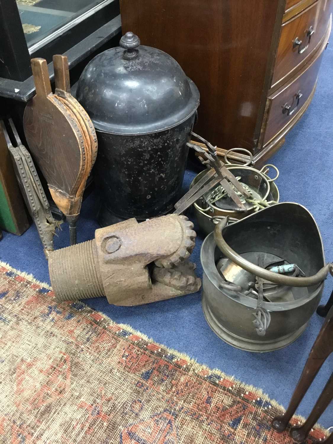 Lot 725 - A VICTORIAN LACQUERED METAL COAL BIN WITH LID, IRONS, DEPOT AND METAL WARE