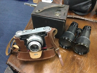 Lot 738 - A LOT OF CAMERAS AND BINOCULARS