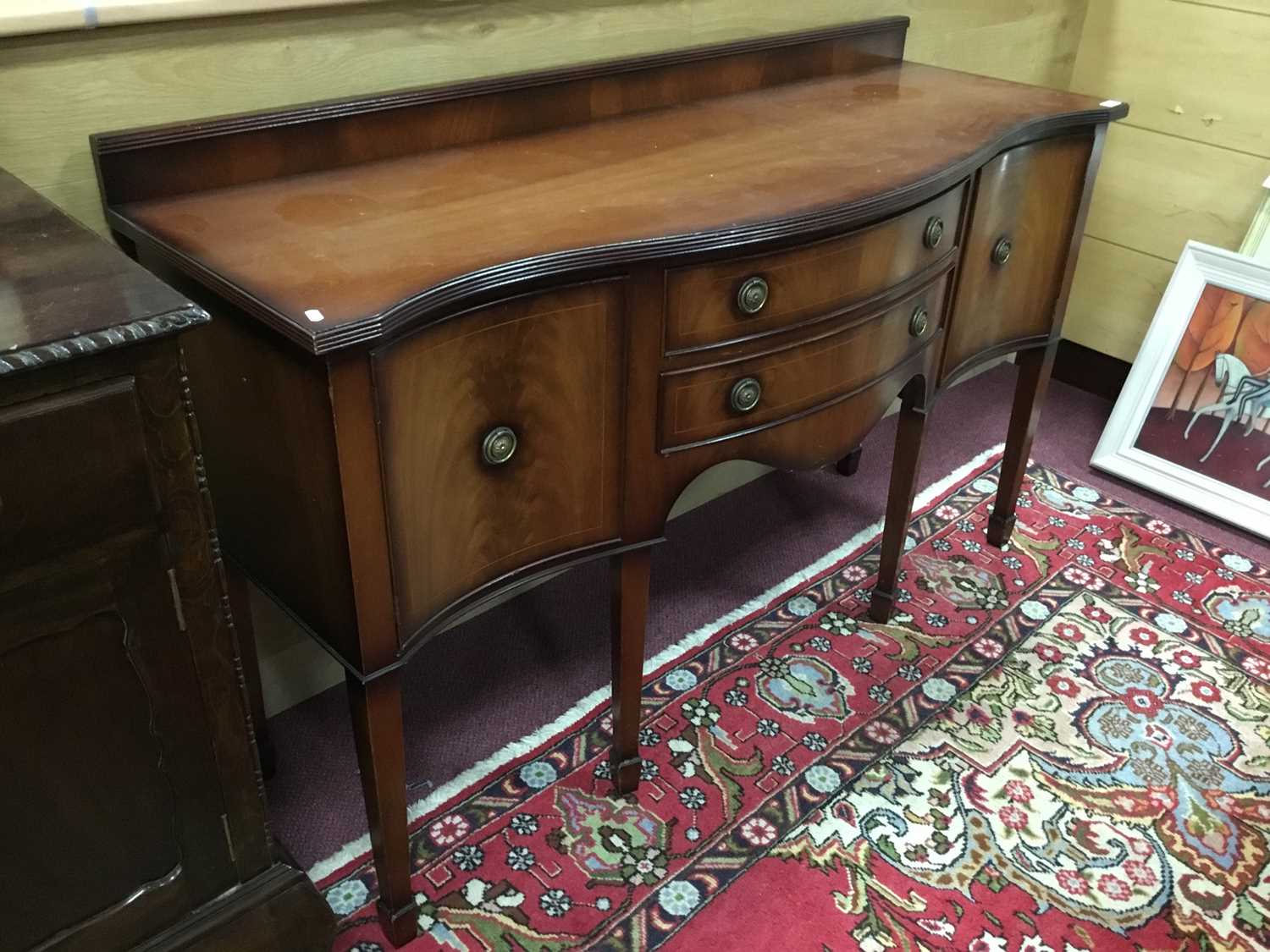 Lot 90 - AN EDWARDIAN MAHOGANY SERPENTINE FRONTED SIDEBOARD