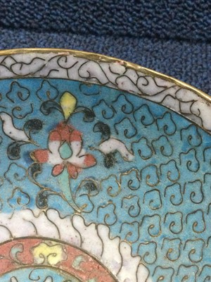 Lot 699 - AN EARLY 20TH CENTURY JAPANESE SATSUMA BOWL AND A CHINESE CLOISONNE BOWL