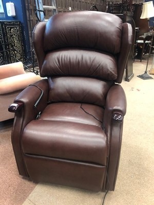 Lot 202A - A BROWN LEATHER ELECTRIC ARMCHAIR
