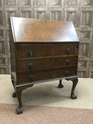 Lot 205 - A 20TH CENTURY OAK BUREAU