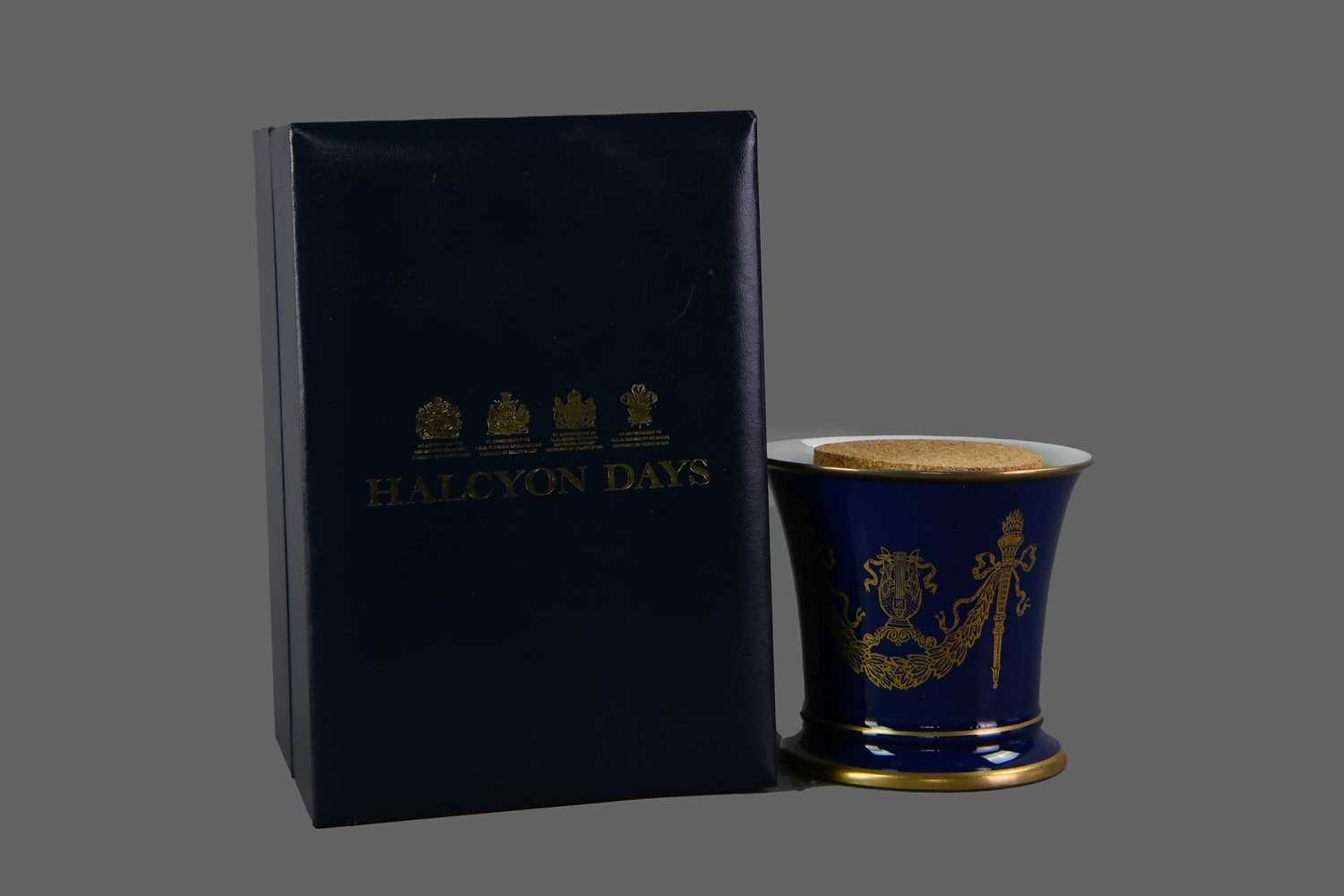 Lot 156 - A HALCYON DAYS PORCELAIN SCENTED CANDLE