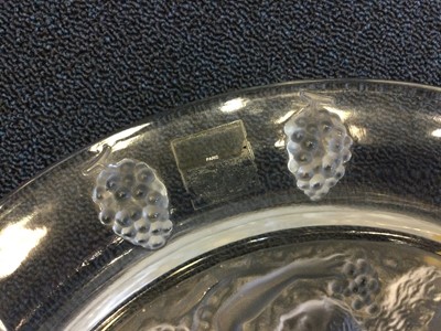 Lot 1084 - A LALIQUE CLEAR AND OPAQUE GLASS CIRCULAR DISH