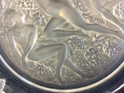 Lot 1084 - A LALIQUE CLEAR AND OPAQUE GLASS CIRCULAR DISH