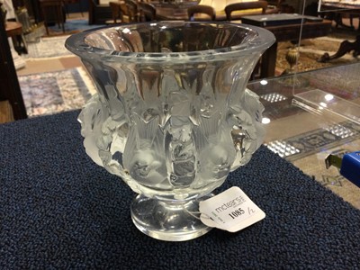 Lot 1085 - A LALIQUE CLEAR AND OPAQUE GLASS VASE AND A LALIQUE ASHTRAY