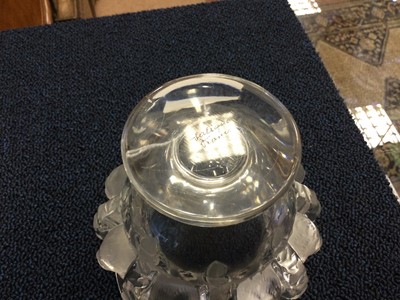 Lot 1085 - A LALIQUE CLEAR AND OPAQUE GLASS VASE AND A LALIQUE ASHTRAY
