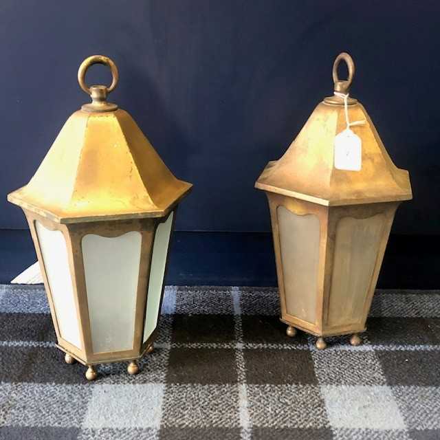 Lot 28 - A PAIR OF EARLY 20TH CENTURY BRASS LACQUERED HANGING LANTERN SHADES