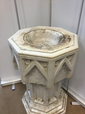 Lot 1719 - AN EARLY 20TH CENTURY MARBLE FONT