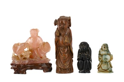 Lot 663 - AN EARLY 20TH CENTURY CHINESE CARVED HARDSTONE FIGURE AND OTHER CARVINGS