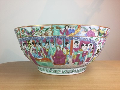 Lot 209 - A 19TH CENTURY CHINESE FAMILLE ROSE BOWL