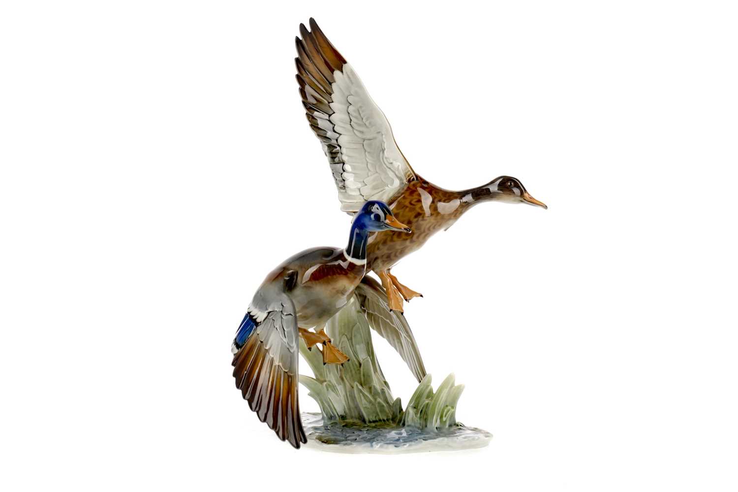 Lot 1091 - A HUTSCHENREUTHER PORCELAIN GROUP OF TWO DUCKS ALIGHTING
