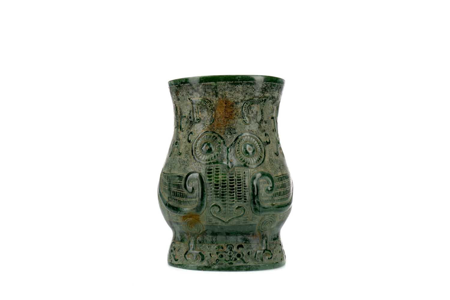 Lot 695 - A CHINESE JADE VESSEL