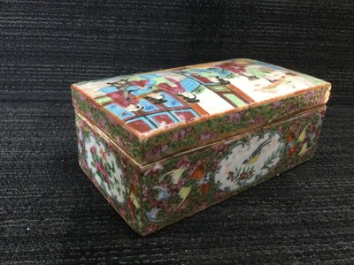 Lot 667 - AN EARLY 20TH CENTURY CHINESE FAMILLE ROSE SCRIBE'S BOX