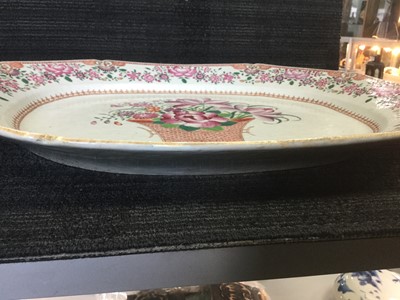 Lot 668 - A 19TH CENTURY CHINESE FAMILLE ROSE SERVING DISH