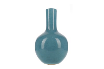 Lot 671 - A 20TH CENTURY CHINESE MONOCHROME VASE