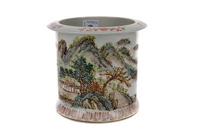 Lot 686 - A 20TH CENTURY CHINESE FAMILLE VERTE BRUSH POT